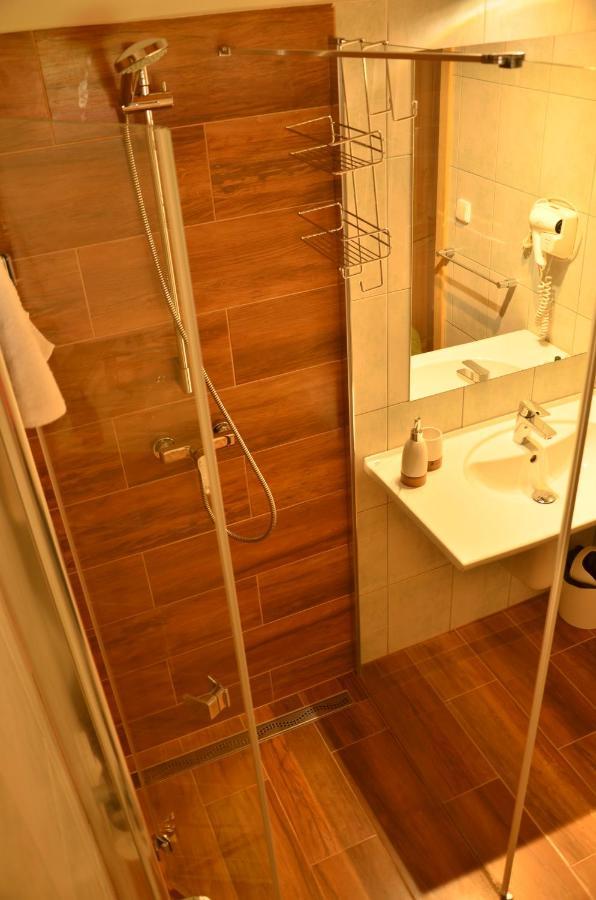 Hotel Na Statku Mirosov Mirosov  Экстерьер фото